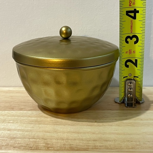 HAMMERED METAL LIDDED TRINKET DISH GOLD FINISH - Picture 5 of 5